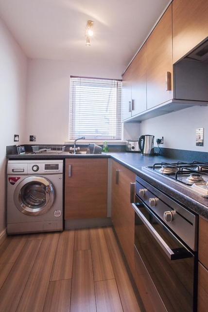 2 Bed Blackburn Village Apt With Wifi & Parking 阿伯丁 外观 照片